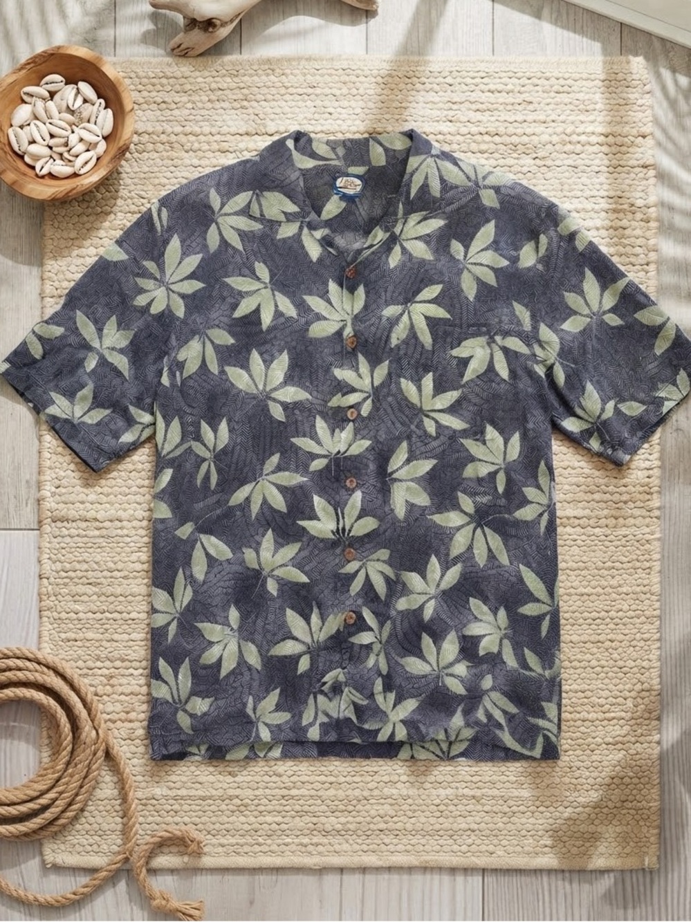 TOMMY BAHAMA 100% Linen Tropical Leaf Print Short Sleeve Camp Shirt